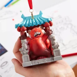 Disney Store Décoration Mei Lee Et Panda Roux à Suspendre, Alerte Rouge -Disney Collector Promos Boutique 465062913598 2